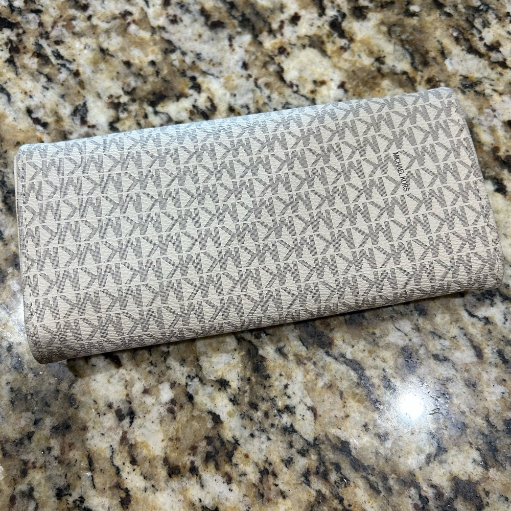 Michael Kors Beige Monogram Wallet - Picture 2 of 4